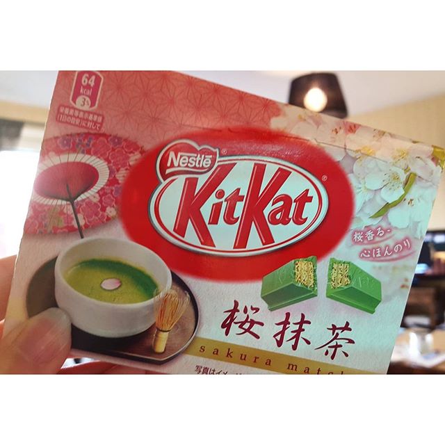 Got this sakura and #matchachocolate from a friend who went to #Japan. I'm so existed I don't even want to eat it.#matcha #matchatea #teachocolate #chaitime #japansweets #kitkat #kitkatjapan #matchakitkat